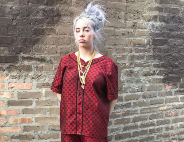Alasan Sedih di Balik Gaya Berpakaian Billie Eilish yang 'Kedodoran'