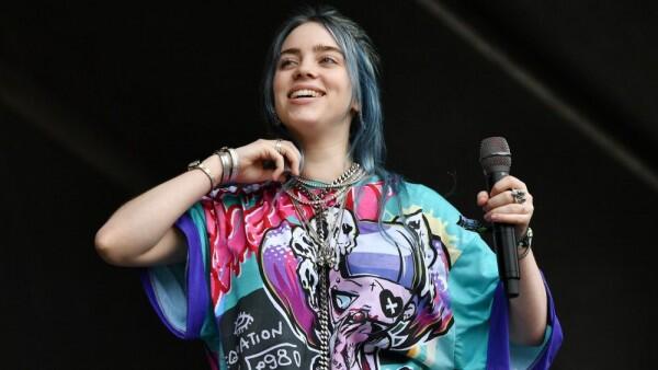 Alasan Sedih di Balik Gaya Berpakaian Billie Eilish yang 'Kedodoran'