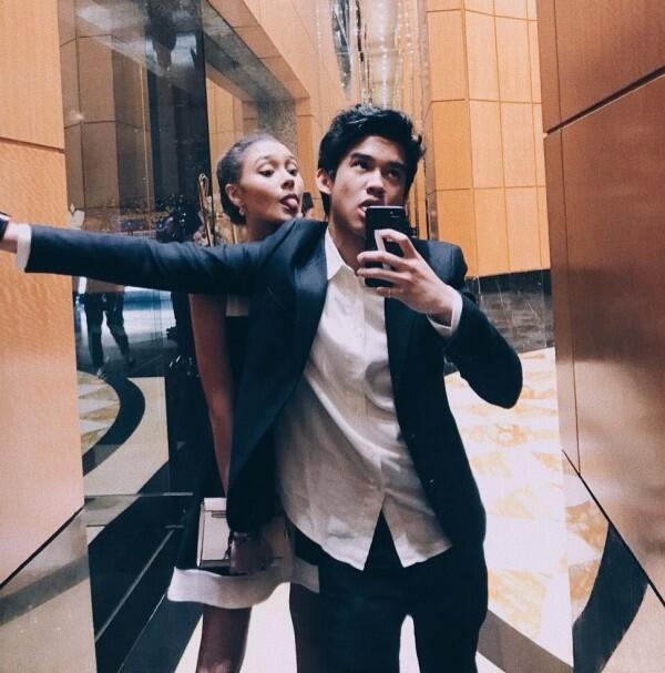 Diidolakan Netizen, Ini 10 Momen Kemesraan Caitlin Halderman & Karel