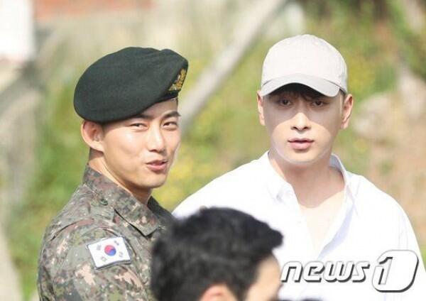 Keluar Wamil, Ini 11 Penampilan Taecyeon 2PM yang Manly Abis