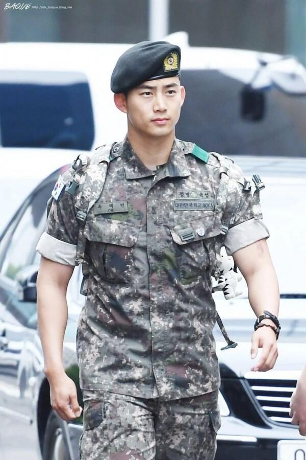 Keluar Wamil, Ini 11 Penampilan Taecyeon 2PM yang Manly Abis