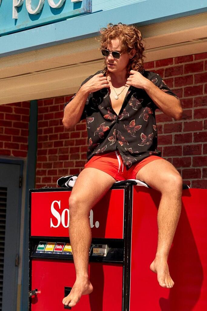 Gaya Style Ala 80-an Makin Komplit dengan Outfit Stranger Things dari H&M Ini Gan