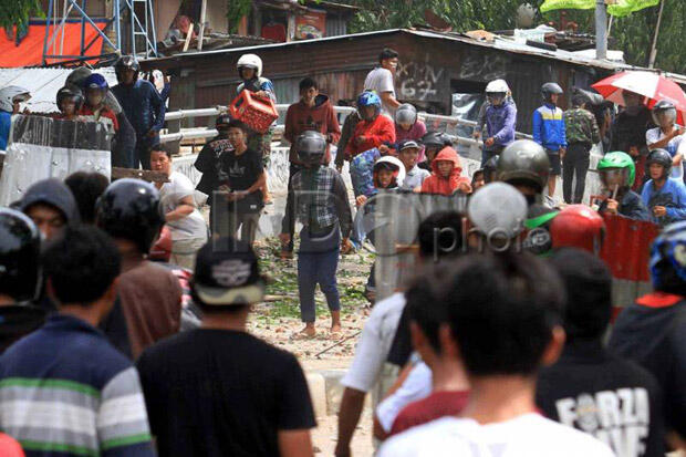 Ratusan Pemuda Bentrok di Jembatan Siak, 2 Dilarikan ke RS