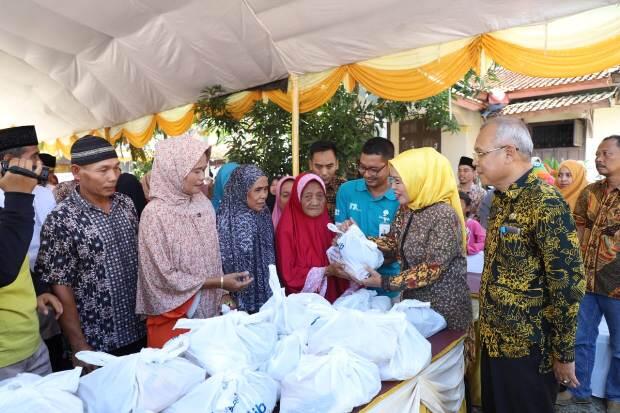 Pemkab Serang Bagikan 2.600 Paket Sembako Gratis