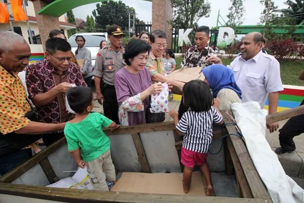 Jalin Kerukunan Beragama, Umat Kristiani Depok Bagikan Takjil