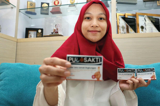 Mahasiswa UNS Buat Plester Luka dari Tandan Kosong Sawit