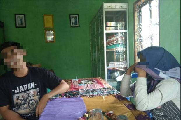 Sejoli Ini Kepergok Mesum di Kebun Karet