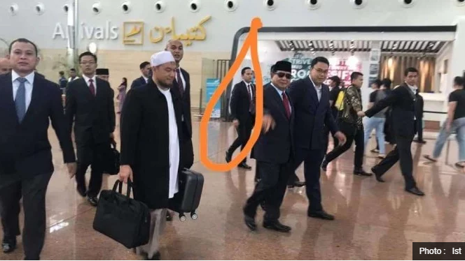 Hoax Foto Prabowo Plesiran Keluar Negeri Jelang 22 Mei