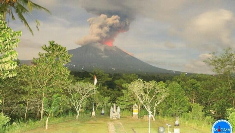 Gunung Agung Erupsi, Sejumlah Daerah di Karangasem Hujan Abu