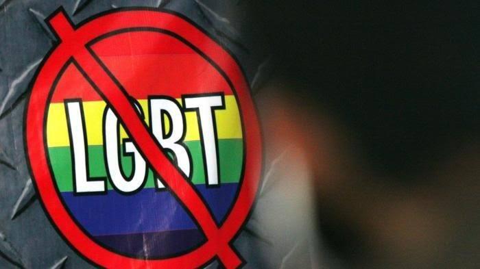 Setujukah Kalian Bila Polisi/TNI Gay Di Pecat ?