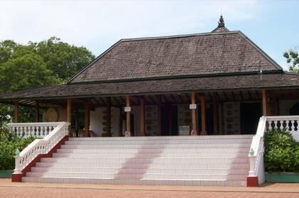 Masjid Tertua di Indonesia, dari Banyumas hingga Maluku Tengah
