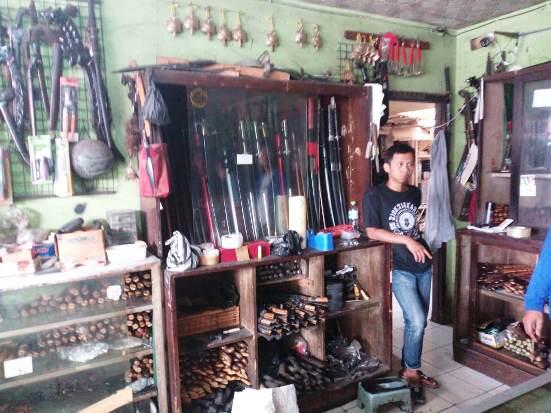 Transformasi Perajin Golok Cibatu, Pakai Laser hingga Jualan di Medsos