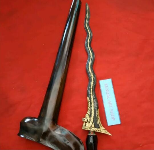 maaf puh... numpang tanya... ini keris ada isinya apa enggak ya....