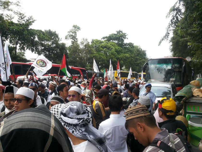 Aksi 22 Mei, Pendukung 02 Asal Sumatera Barat Carter 5 Pesawat dan 50 Bus