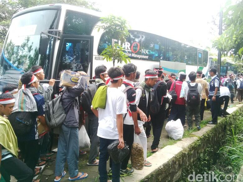 Aksi 22 Mei, Pendukung 02 Asal Sumatera Barat Carter 5 Pesawat dan 50 Bus