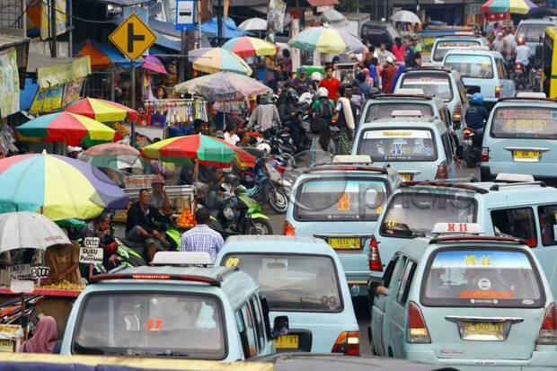 Jelang Lebaran, Tarif Parkir Liar Motor di Tanah Abang Rp10.000