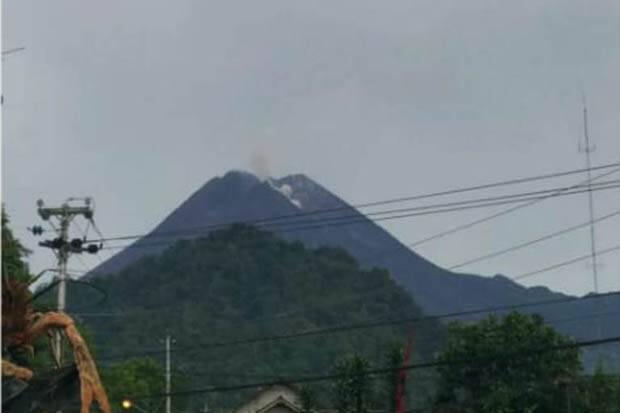 11 Kali Semburkan Lava Pijar, Aktivitas Merapi Meningkat