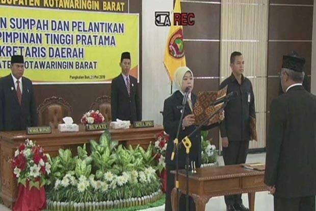 Bupati Kobar Lantik Suyanto Sebagai Sekda Baru