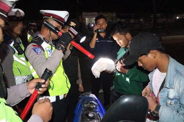 Razia Aksi 22 Mei, Polisi Temukan 14 Mobil Berisi 100 Orang Meluncur ke Jakarta