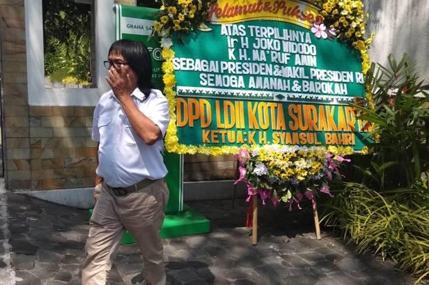 Rekapitulasi Suara Usai, Karangan Bunga Muncul di Rumah Jokowi