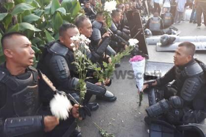 Demo di Bawaslu, Neno Warisman Bakar Semangat Emak-Emak untuk Bertahan