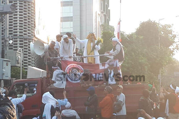 Demo di Bawaslu, Neno Warisman Bakar Semangat Emak-Emak untuk Bertahan