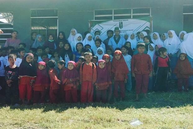 HMI MPO Salurkan Bantuan ke Ratusan Siswa Korban Gempa Lombok