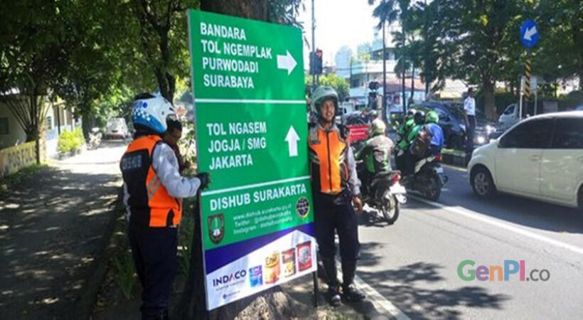 Jelang Arus Mudik, Dishub Solo Pasang 128 Rambu Penunjuk Jalan