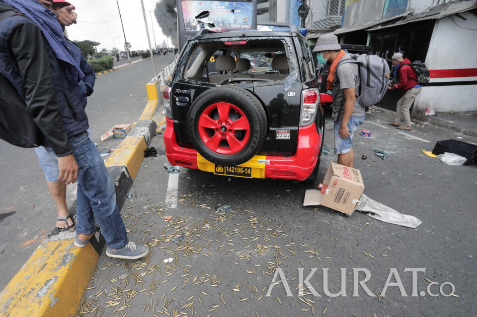 Warga Temukan Ratusan Butir Peluru Tajam di Dalam Mobil Polisi