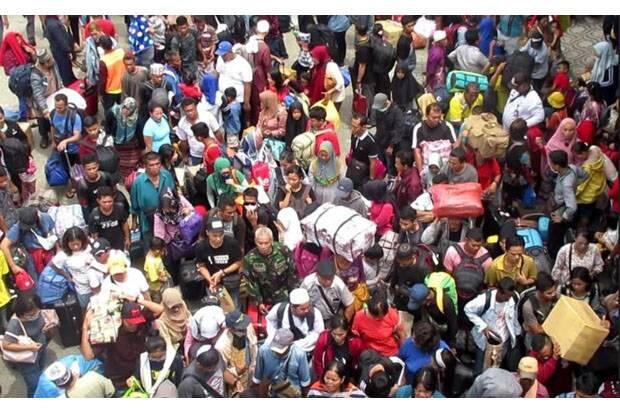 Ribuan Pemudik Lebaran Mulai Padati Pelabuhan Belawan