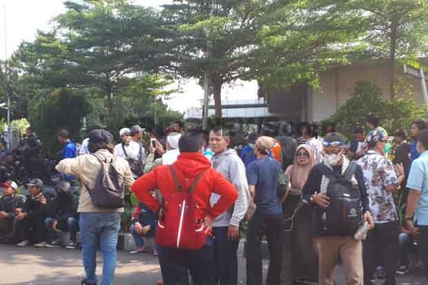 Aksi Lanjutan, Gelombang Massa Mulai Berdatangan ke Bawaslu