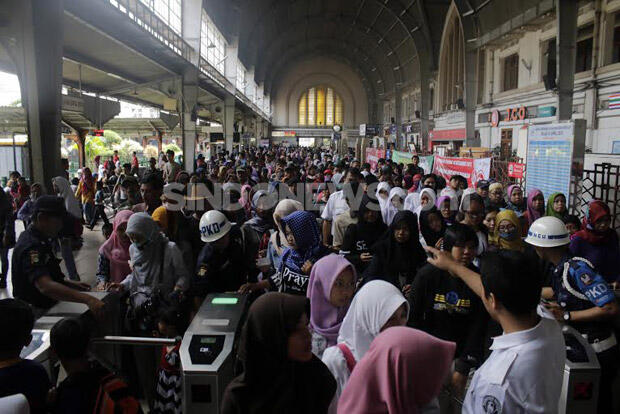 KCI Imbau Penumpang Tujuan Stasiun Tanah Abang dan Palmerah Cari Jalan Alternatif