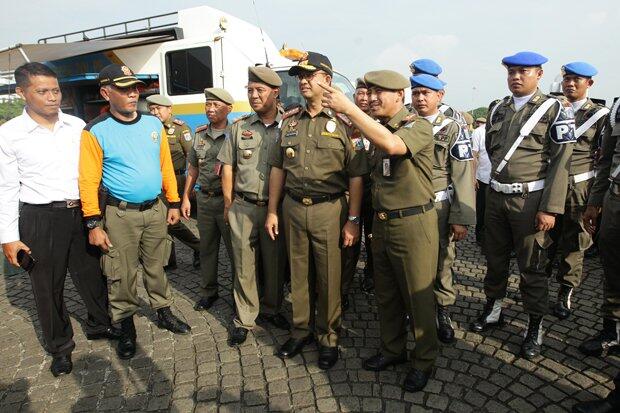 Anies Baswedan Minta Satpol PP Bantu Tim Kesehatan