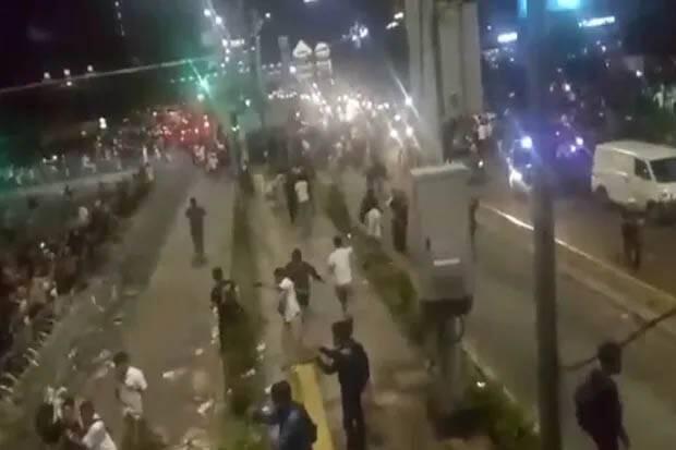 Diduga Provokator, Dua Demosntran di Depan Bawaslu Diamankan Polisi