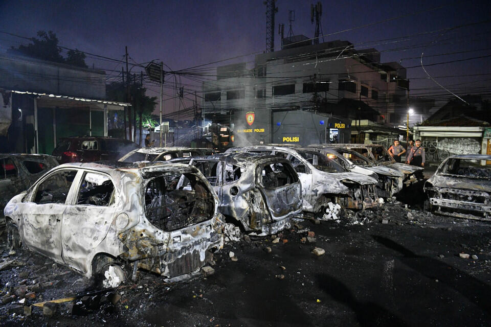 Cerita Ifan Lihat Massa Bawa Bambu Runcing Lempari Asrama Brimob dengan Bom Molotov