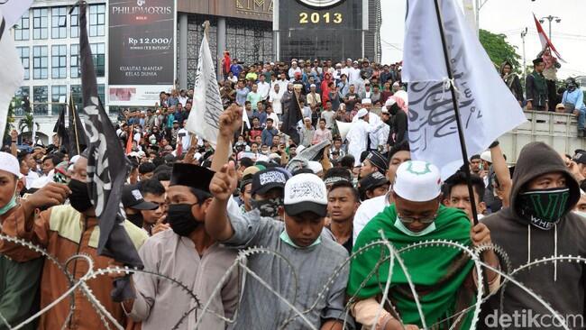 Keluar Terburu-buru Dari Kediamannya, Prabowo Akan Jenguk Korban Unjuk Rasa 22 Mei

