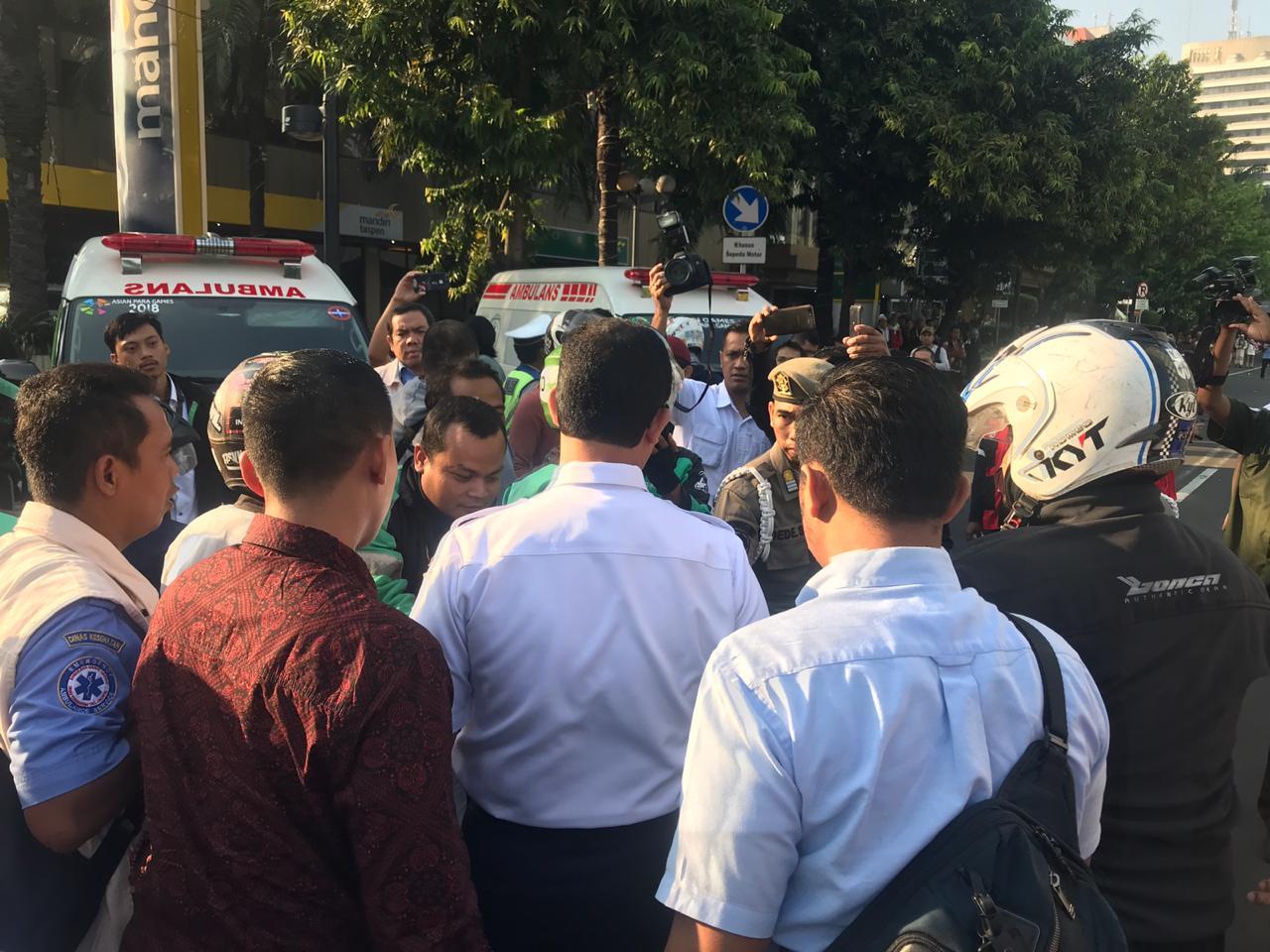 Pantau Demo di Bawaslu, Anies Diajak Selfie
