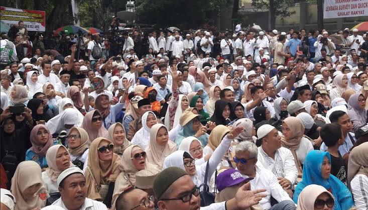 Prabowo dan Sandi Berkumpul Bersama Massa di Kertanegara