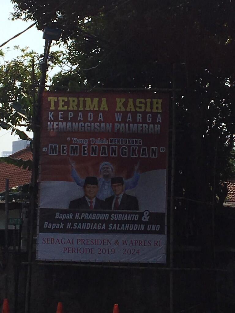 baliho kemenangan prabowo di jakarta masih ada