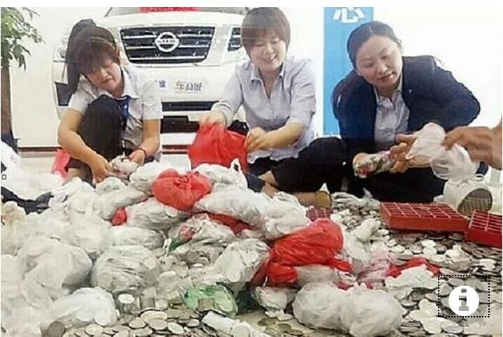 Perempuan di China Beli Mobil Volkswagen Pakai Ribuan Koin