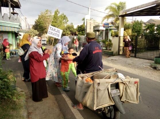 Tradisi Berbagi Takjil Di Jalan Setiap Ramadan