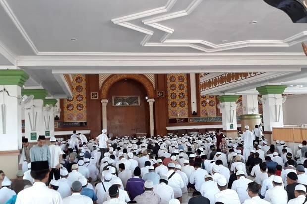 Ustaz Arifin Ilham Wafat, Jamaah Masjid Az-Zikra Gelar Zikir Bersama