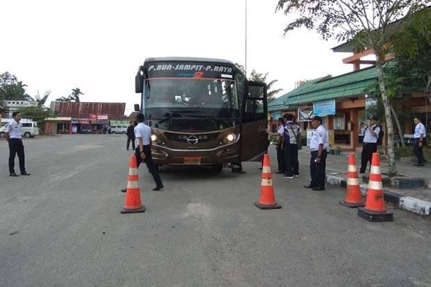 Jelang Mudik, Dishub Kobar Cek Kelaikan Bus di Terminal Natai Suka