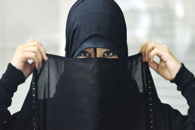 Polisi Amankan Wanita Bercadar Warga Ulujami di Depan Bawaslu