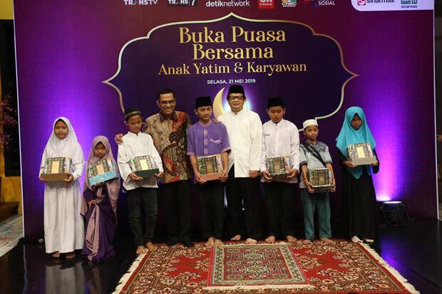 Gelar Bukber dengan Anak Yatim, Yayasan Muslim Sinar Mas Wakafkan Alquran