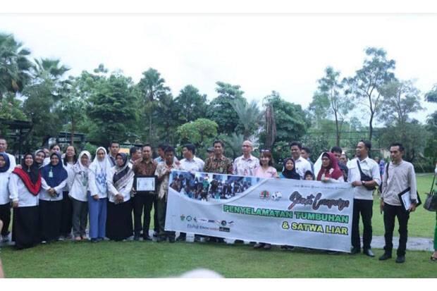 Peduli Satwa Langka, Putra asal Toraja Ini Terima Penghargaan dari KLHK RI