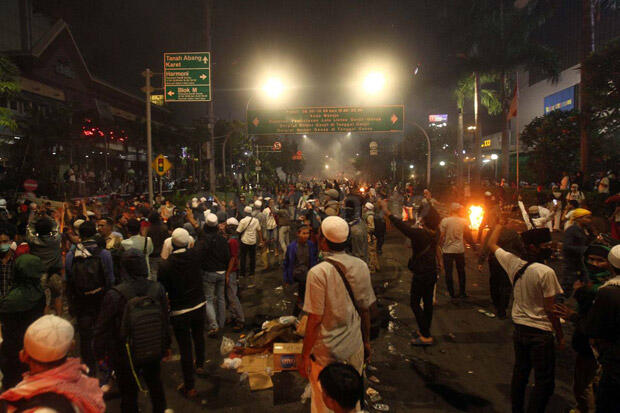 Usai Bentrok Massa dan Polisi, Pospol Sabang Alami Rusak Parah