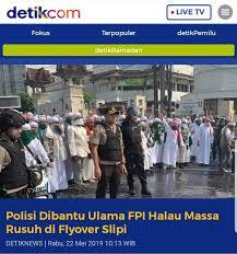 Hebat !! FPI Bela Polisi Menghalau Massa Yang Rusuh..