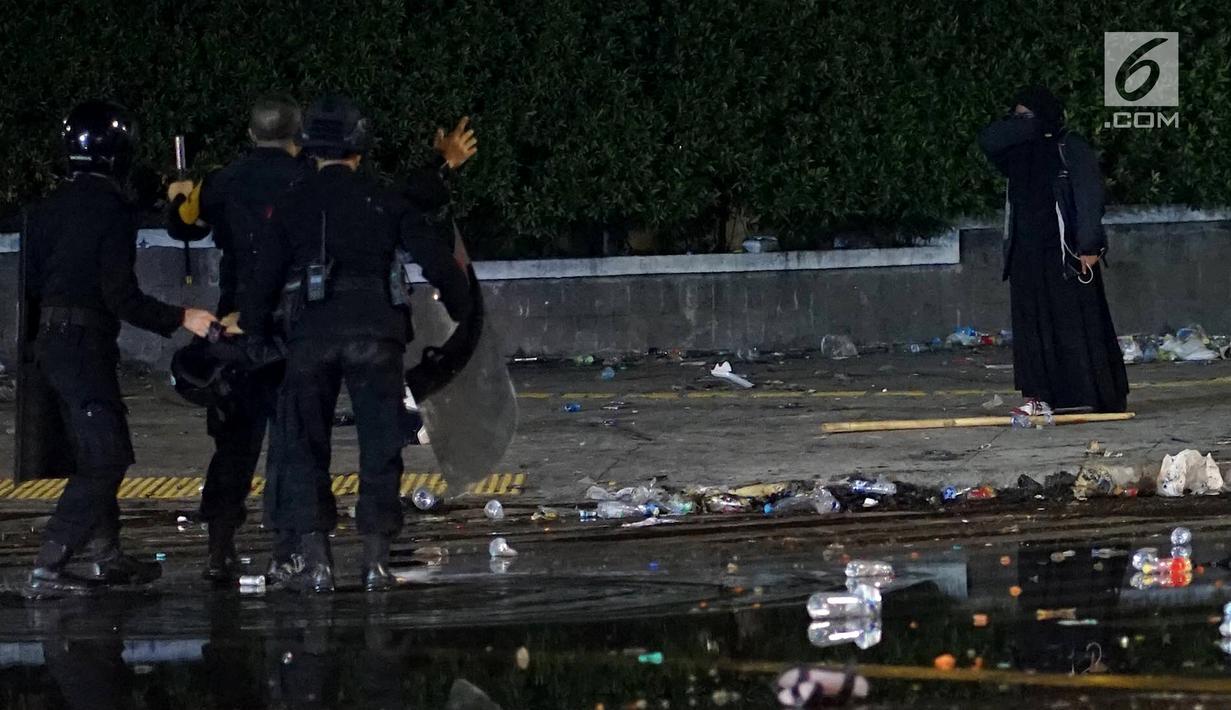 Kasihan, Karena Bercadar Ibu Ini Dicurigai Teroris Membawa Bom Bunuh Diri