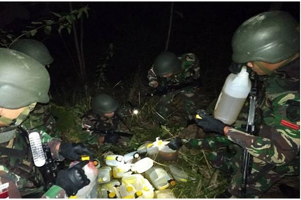 Timbunan BBM Ilegal Disita Satgas Yonmek 741/GN di Perbatasan Timor Leste